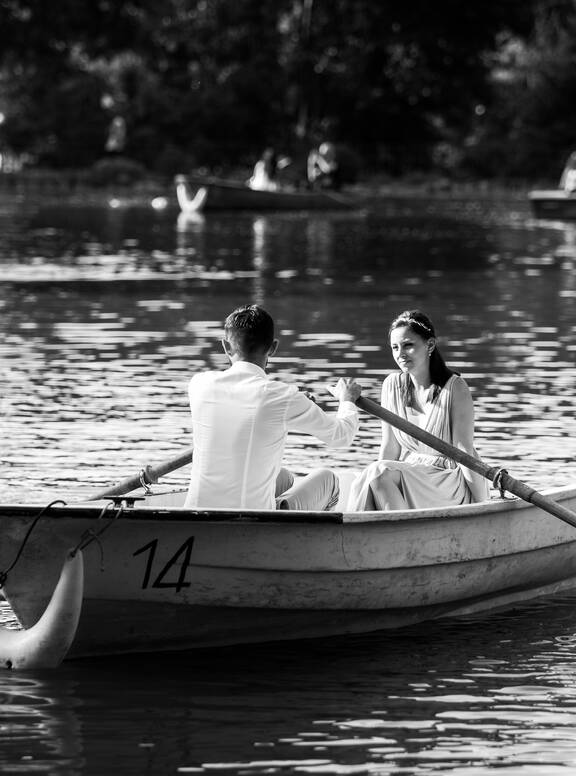 Honeymoon photoshoot in Villa Borghese lake, in Rome, Italy